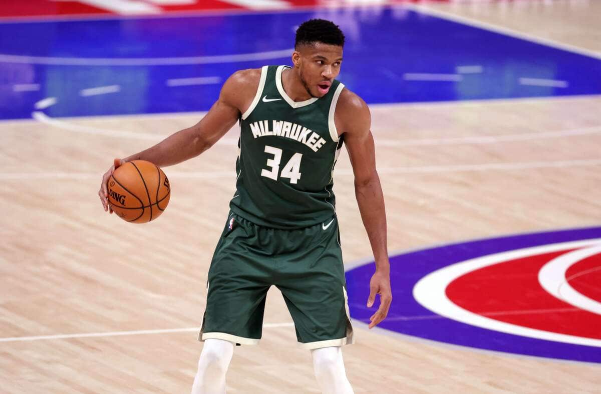 Giannis Antetokounmpo Takes Matters Into His Own Hands Against The Pistons Sportsbeezer