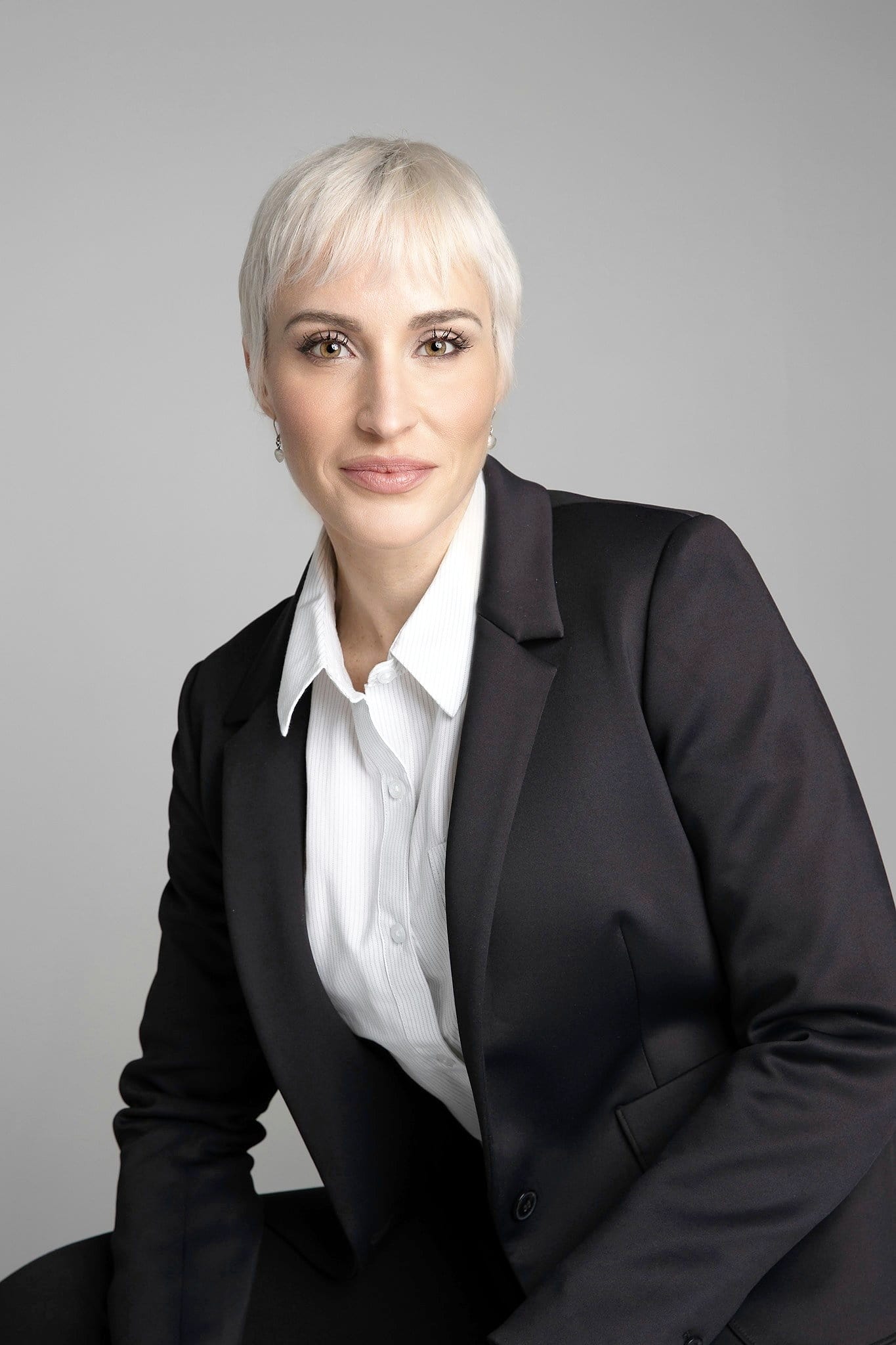 Ex-polici&egrave;re accus&eacute;e: elle aurait encourag&eacute; une amie au suicide dans le but d'empocher 2 M$