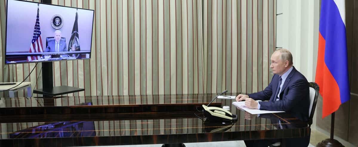 Biden et Poutine se font face pour tenter de désamorcer les tensions autour de l'Ukraine