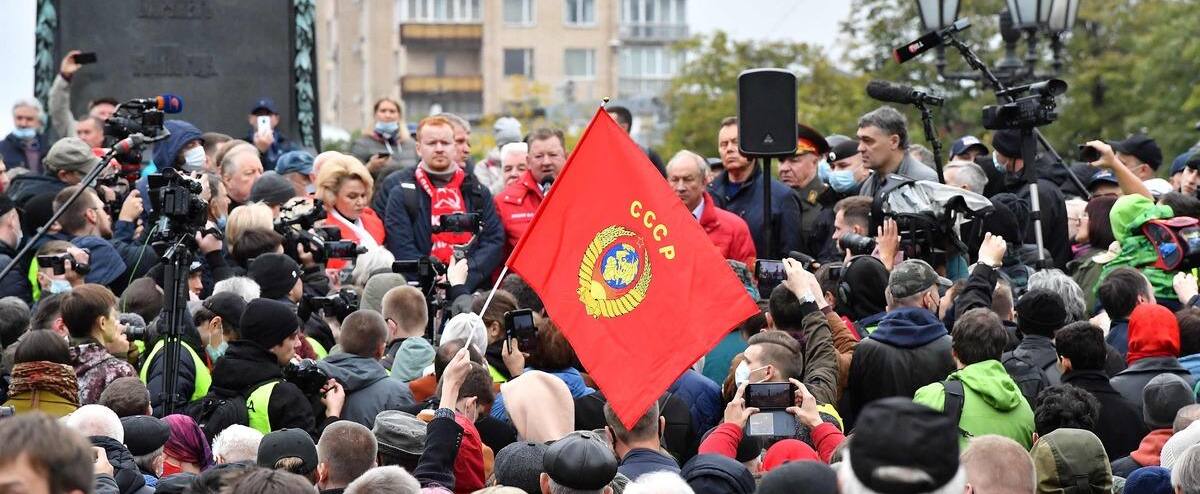 Russie: l’opposition manifeste contre des fraudes «colossales» aux législatives