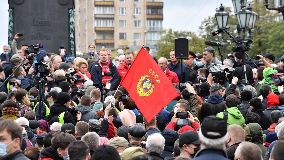 Russie: l’opposition manifeste contre des fraudes «colossales» aux législatives