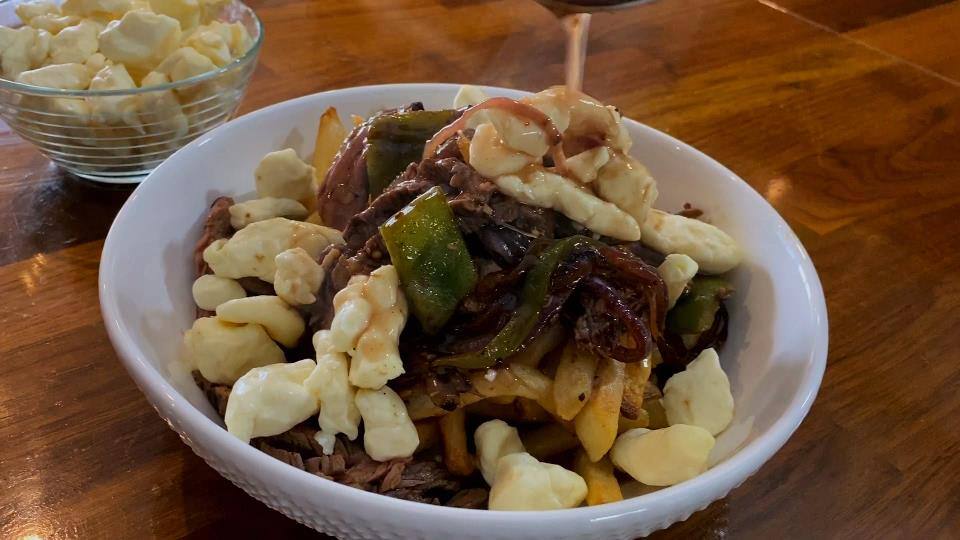 Poutine philly steak | Salut Bonjour