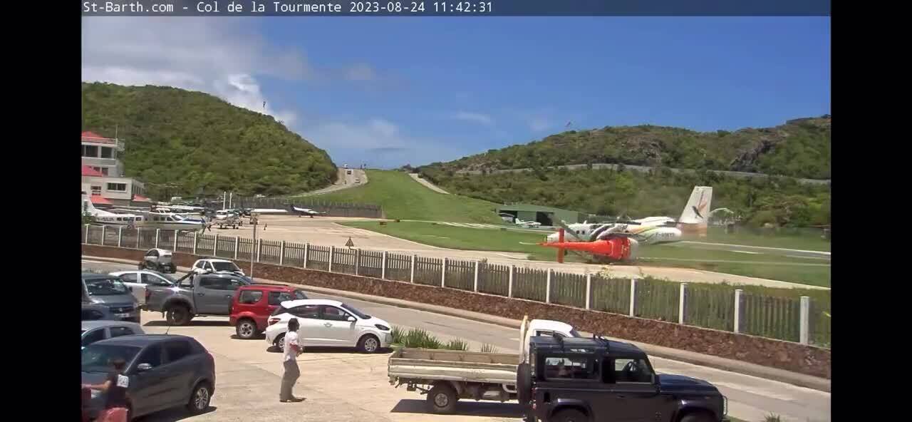 EN VIDÉO | Un avion percute un hélicoptère lors de l'atterrissage | TVA ...