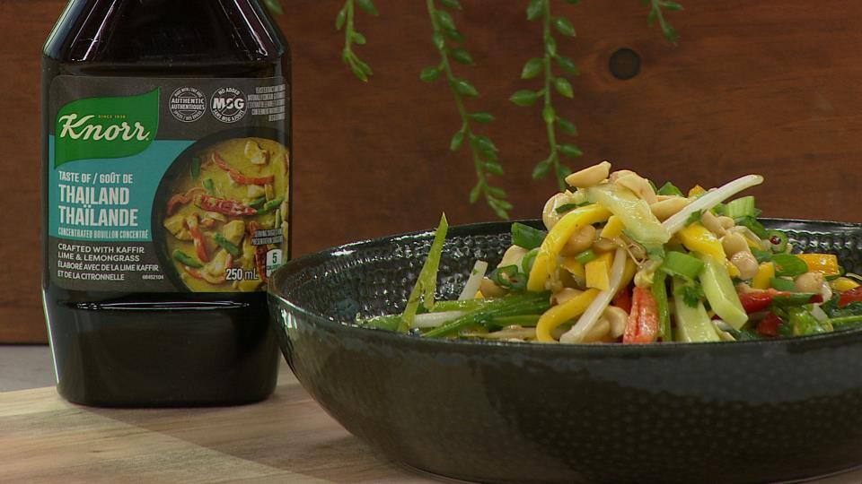 SALADE THAÏ ET ARACHIDES