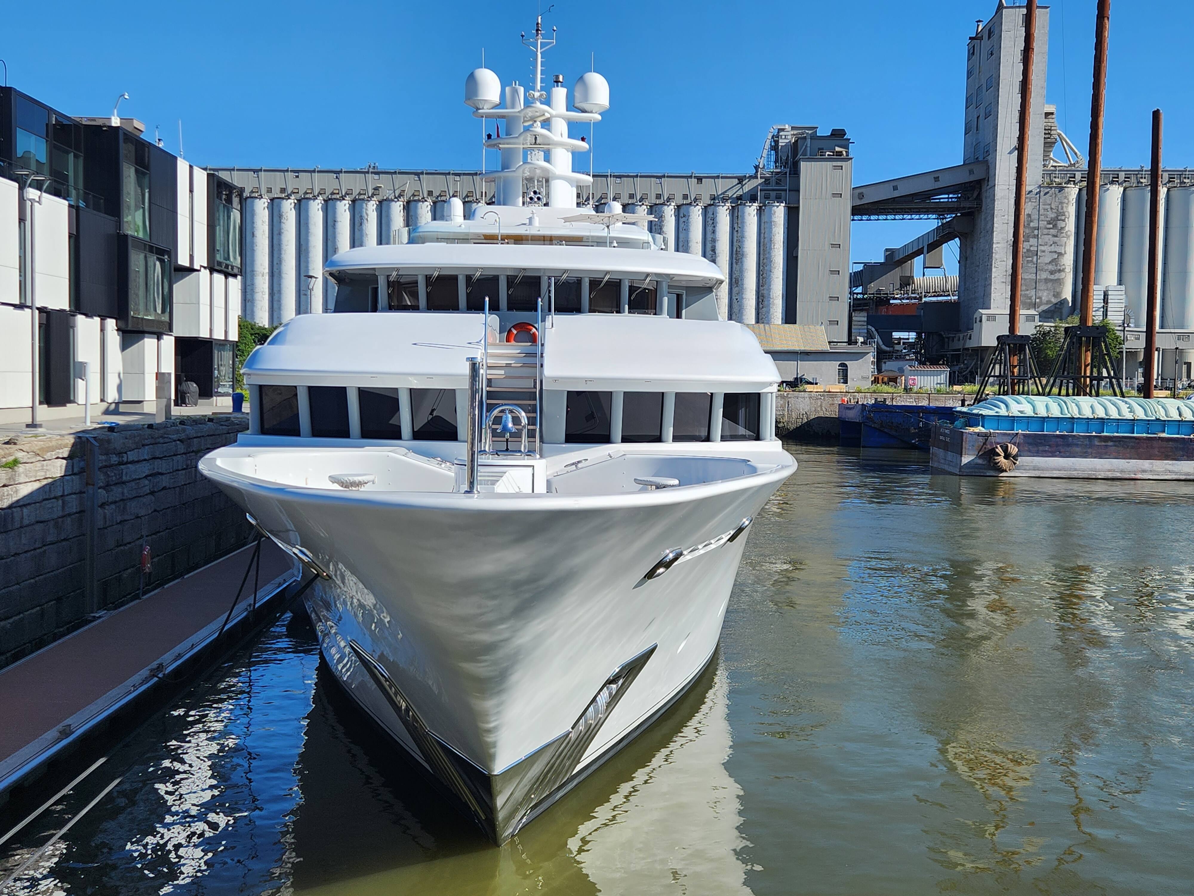 [EN IMAGES] Uno yacht da 80 milioni di dollari è stato avvistato nel