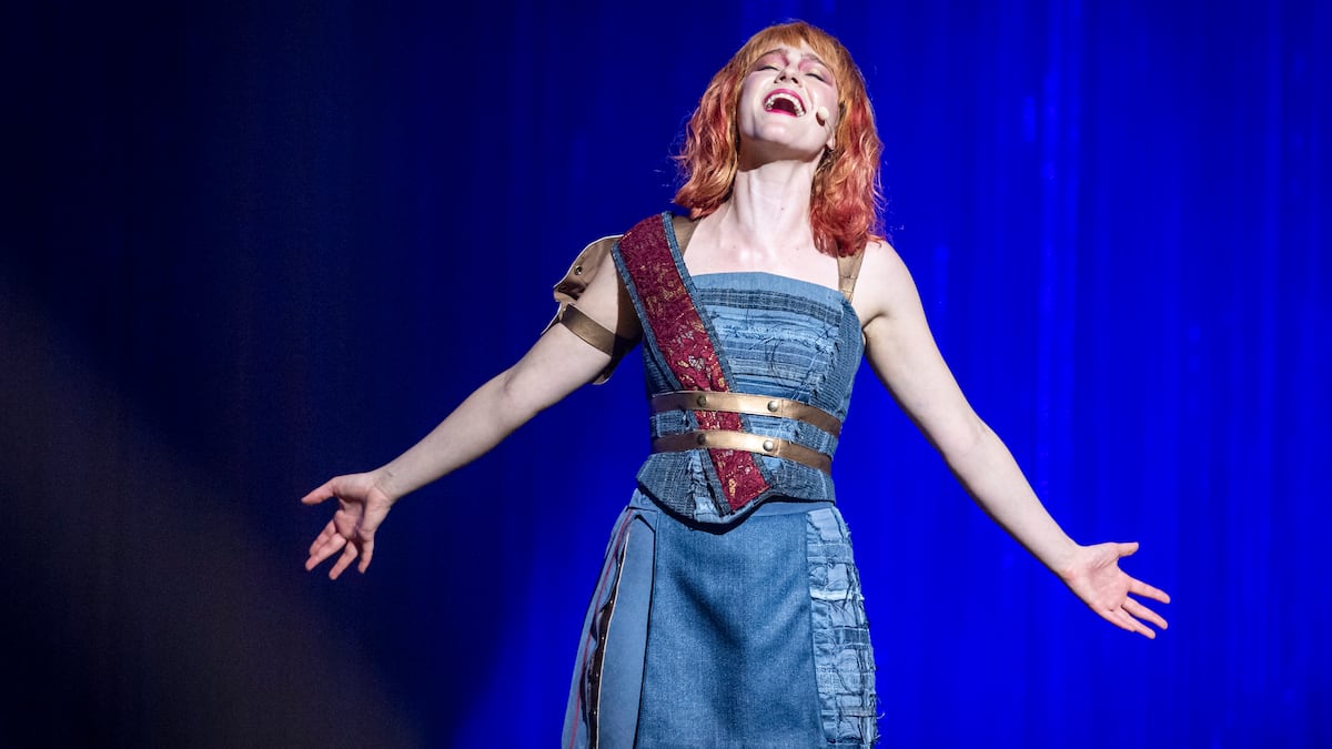 Voyez de nouvelles photos exclusives de la comédie musicale «Évangéline», mettant en vedette Maude Cyr-Deschênes, Olivier Dion et Nathalie Simard