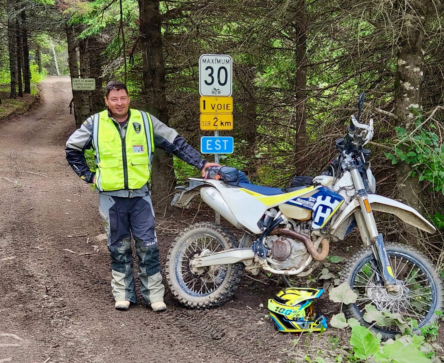 Patrouiller à moto dans les sentiers quad, une réalité qui se développe