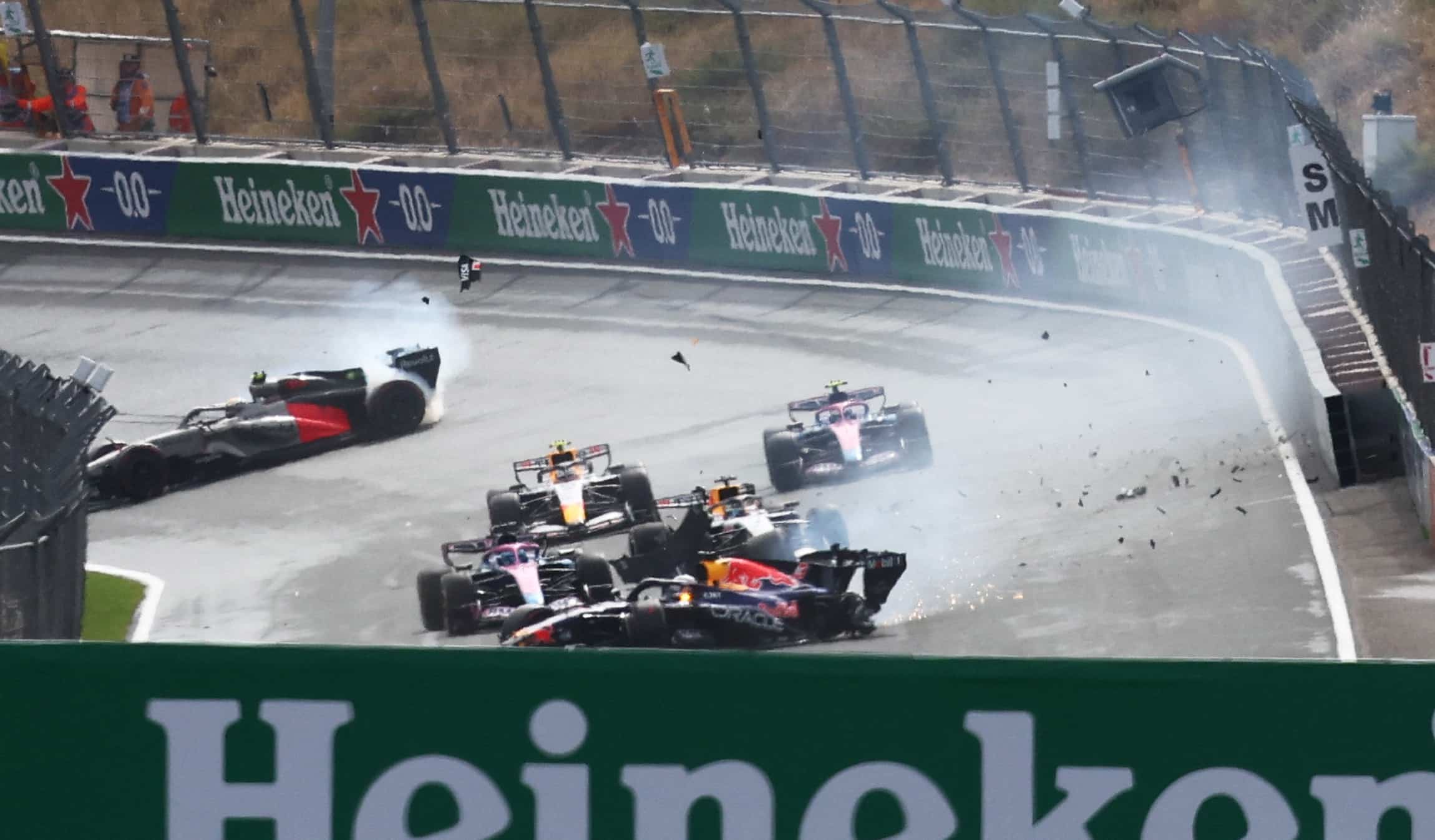 Catastrophe à la maison: Max Verstappen dans le mur au dernier Grand Prix des Pays-Bas