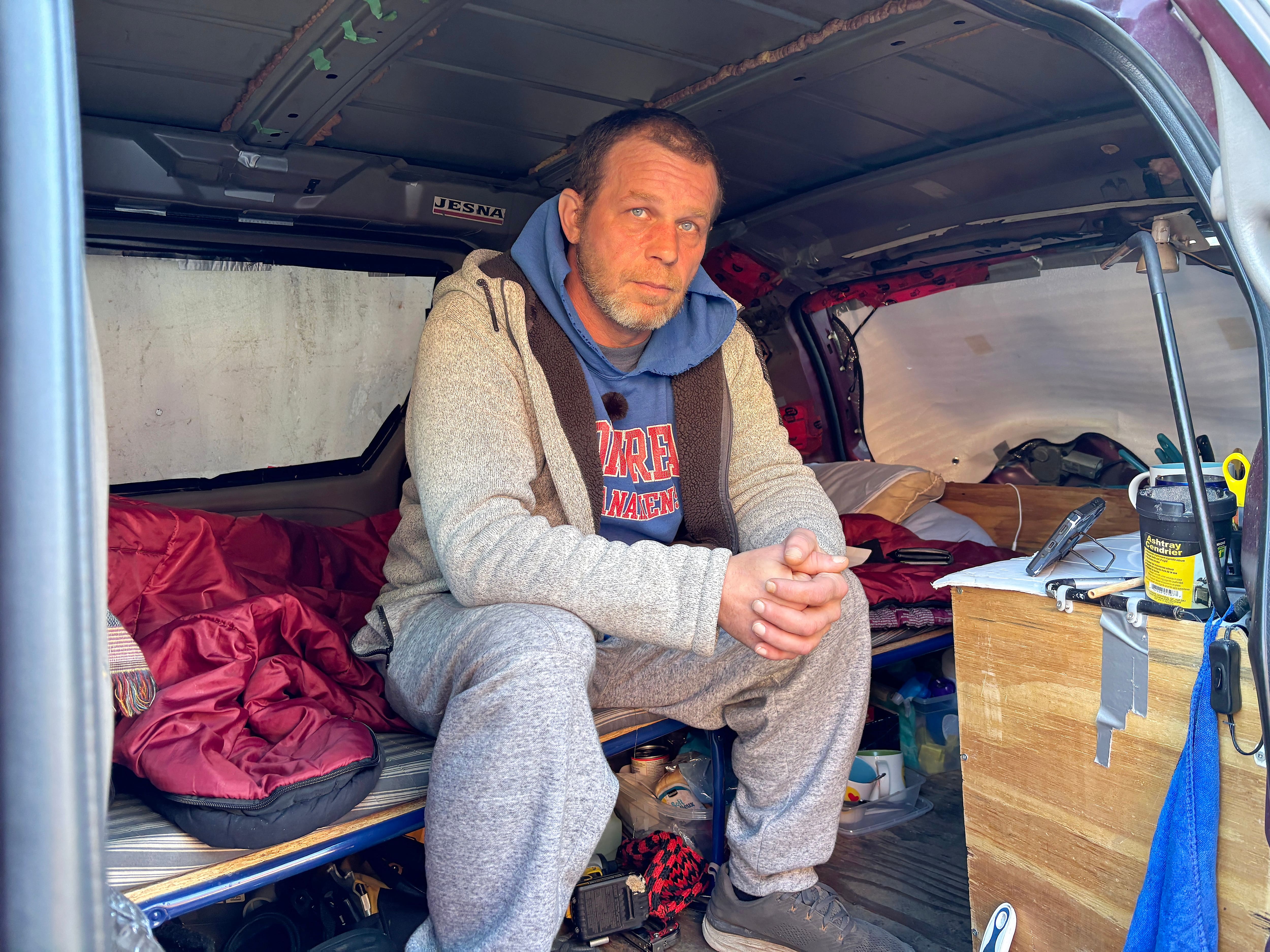 «Je suis découragé»: il vit dans son auto... et craint de se retrouver à la rue