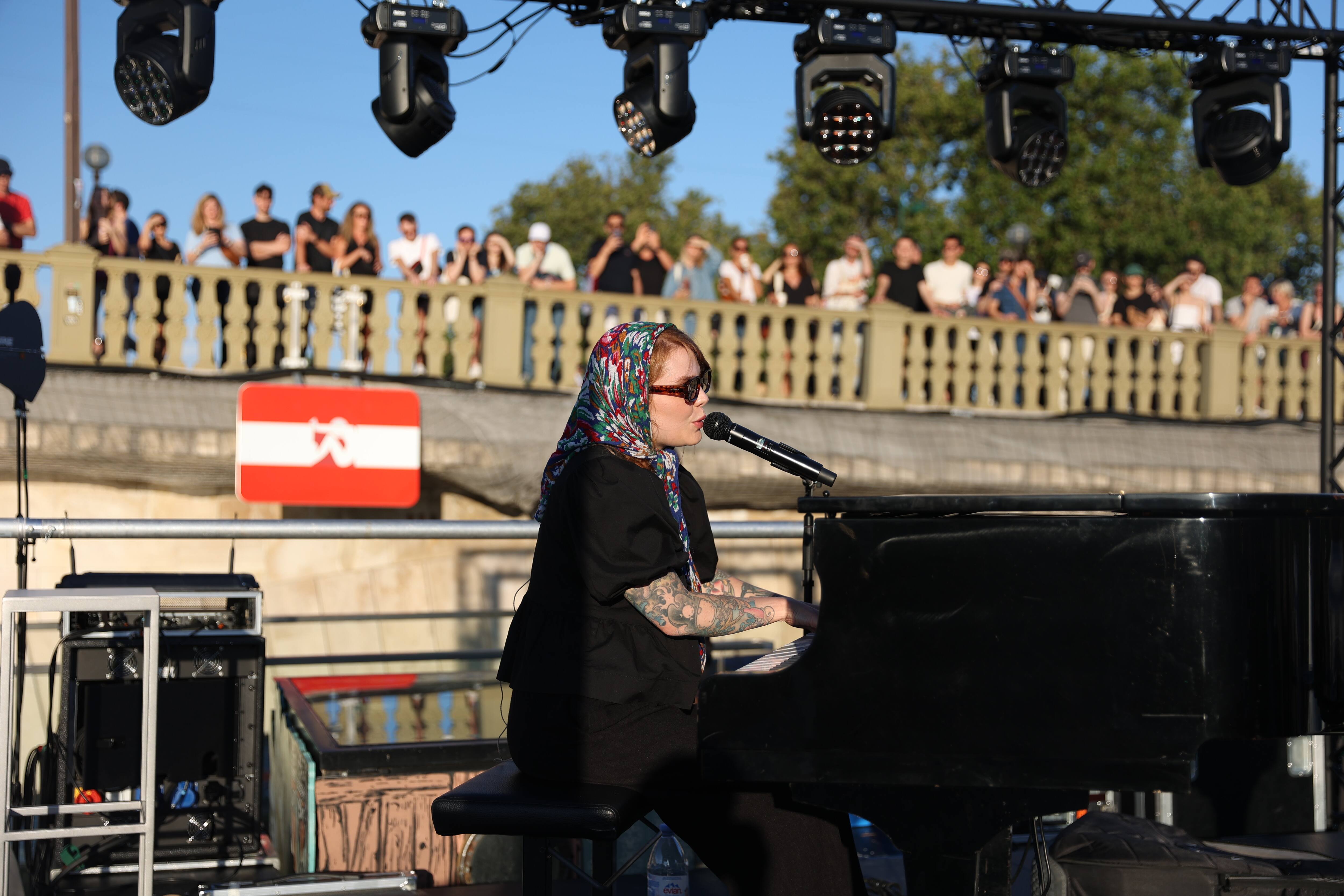 IMAGES | C&oelig;ur de pirate, FouKi, Charlebois: plusieurs artistes qu&eacute;b&eacute;cois en concert sur la Seine