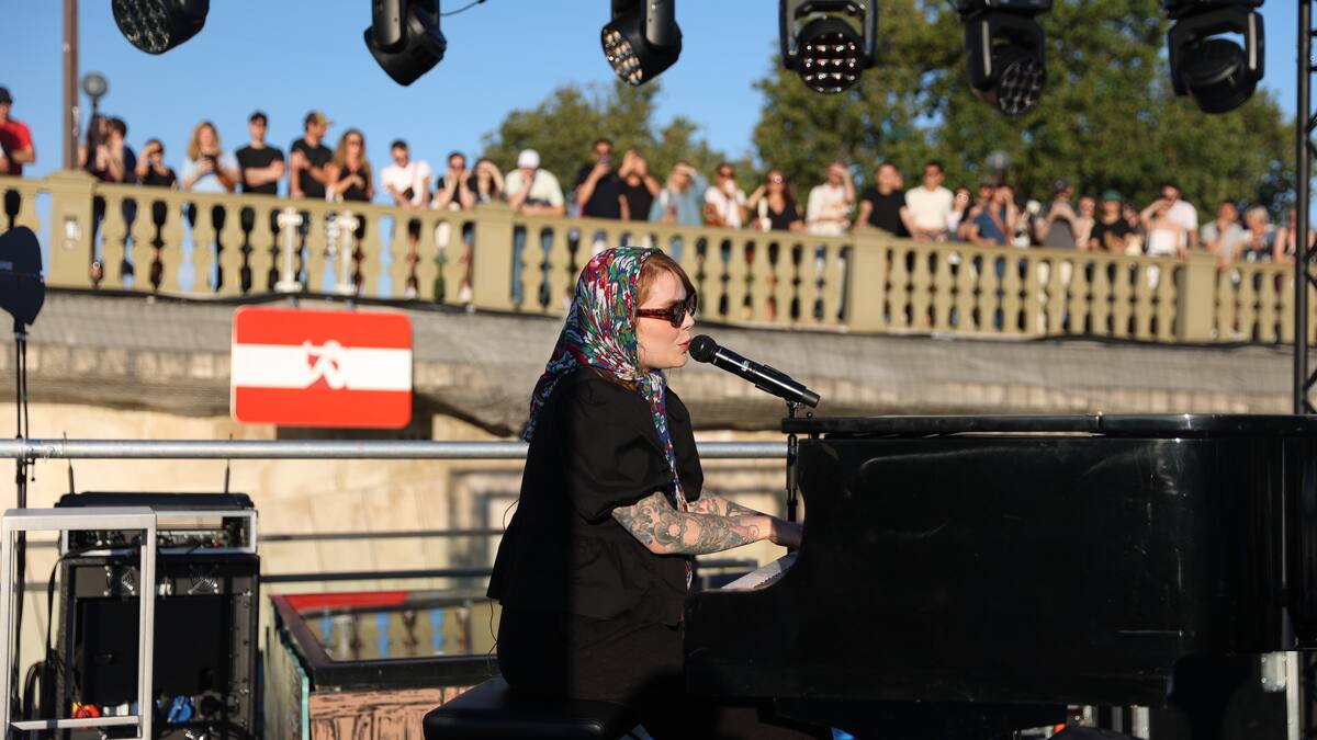 IMAGES | Cœur de pirate, FouKi, Charlebois: plusieurs artistes québécois en concert sur la Seine