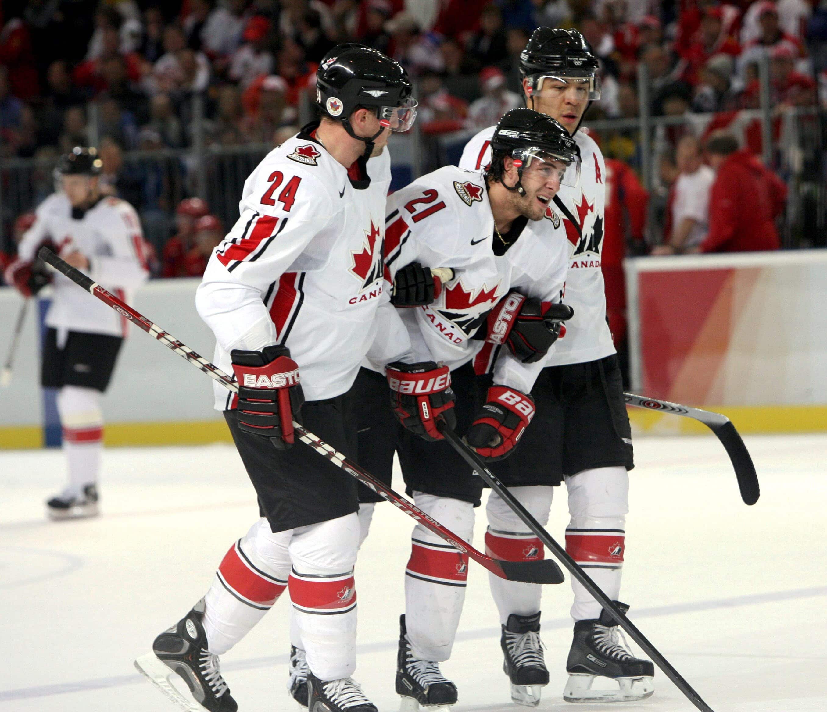 Enfrentando a Rússia nas quartas de final, Simon Gagné foi derrotado pelo defensor Darius Kasparaitis e não conseguiu encerrar a partida.