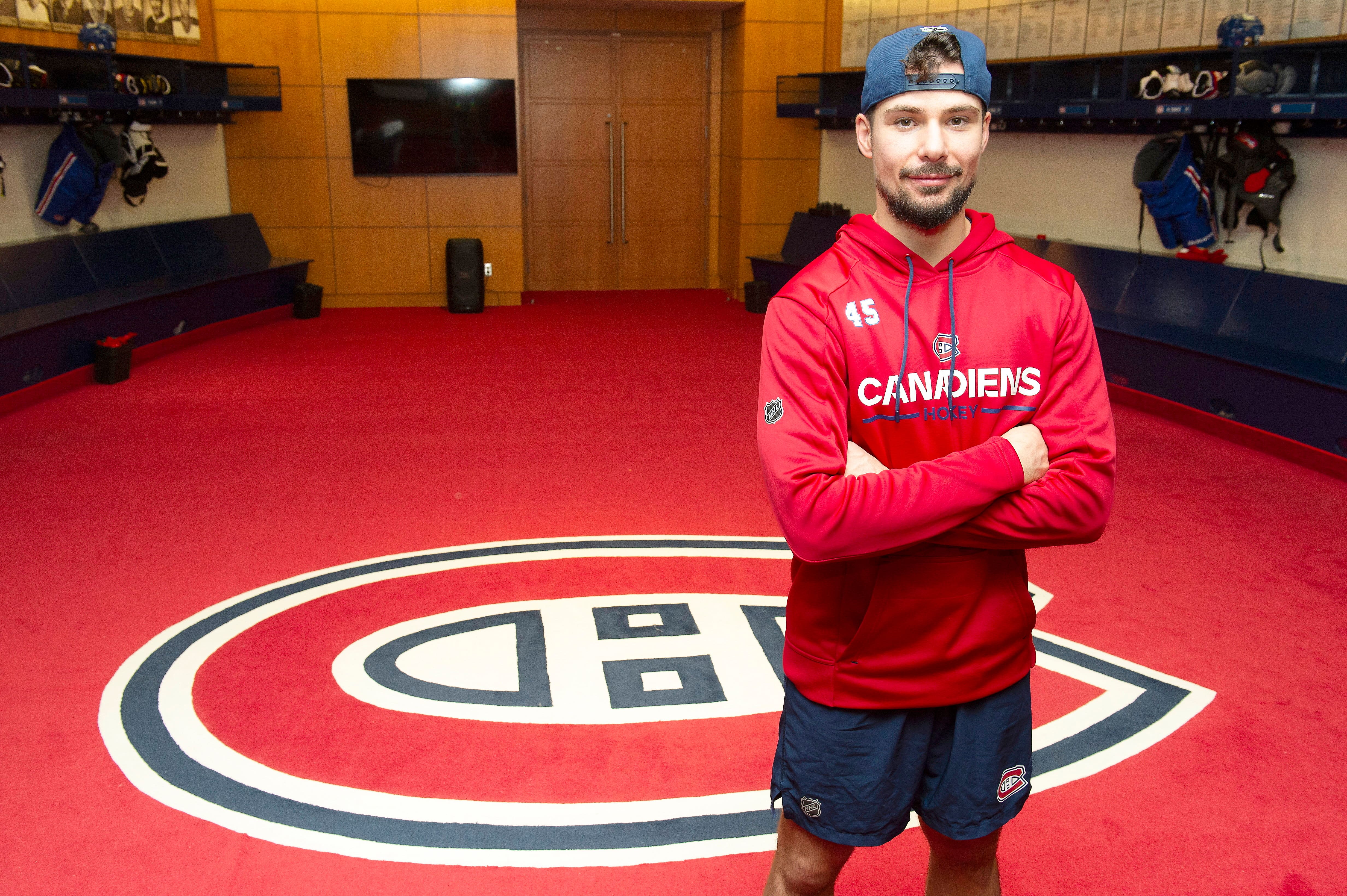 Alexandre Carrier peut choisir tranquillement ses bananes &agrave; l&rsquo;&eacute;picerie
Alexandre Carrier peut choisir tranquillement ses bananes &agrave; l&rsquo;&eacute;picerie