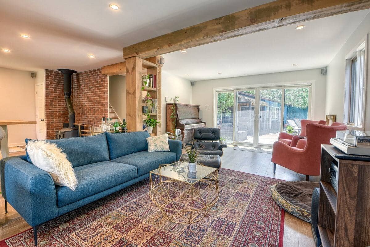 Une jolie maison à la cour arrière parfaite pour des partys à vendre