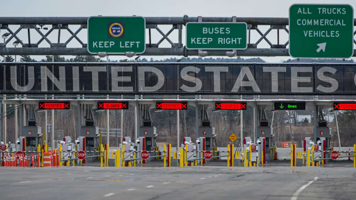 Les États-Unis étendent l'obligation vaccinale aux frontières avec le Canada et le Mexique
