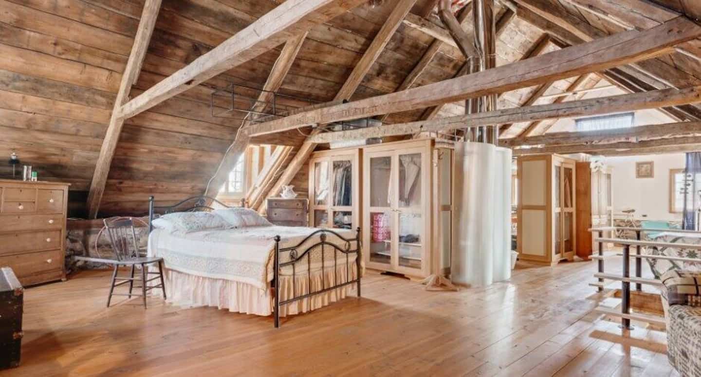 Près du Mont Sainte-Anne: maison centenaire à 4 foyers
