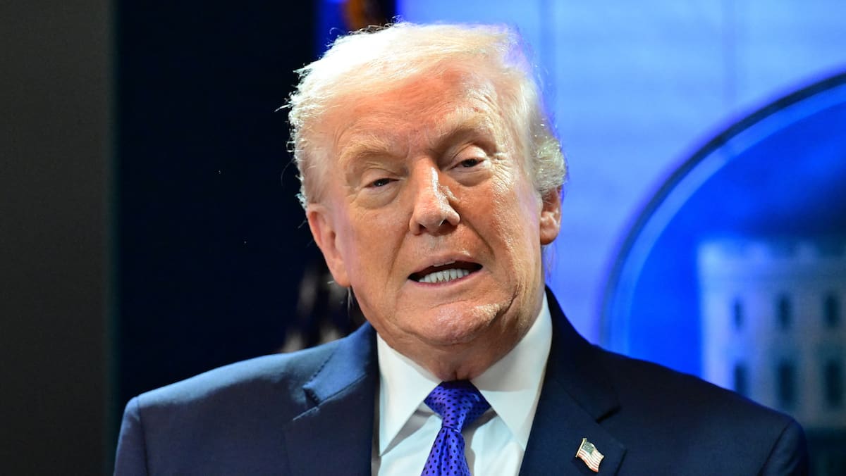 Tarifs invalidés: Trump dispose d’un temps «très limité» pour réagir à la décision de la Cour suprême