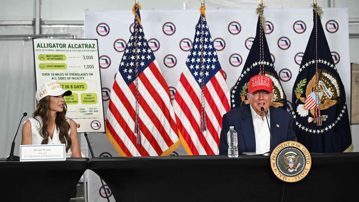 EN VIDÉO | Un immigrant illégal «cannibale» aurait tenté de se manger lui-même durant sa déportation, clame l'administration Trump