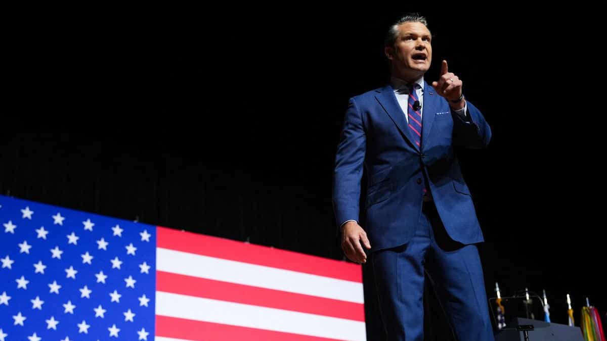 Trump et Hegseth devant les militaires américains: fini le wokisme, le surpoids des hauts gradés, les cheveux longs et la barbe