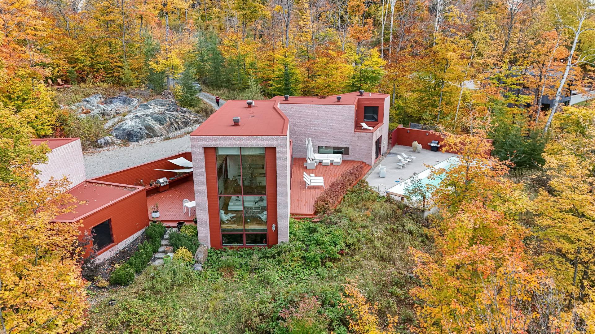 Une maison architecturale à vendre pour 3 288 000$