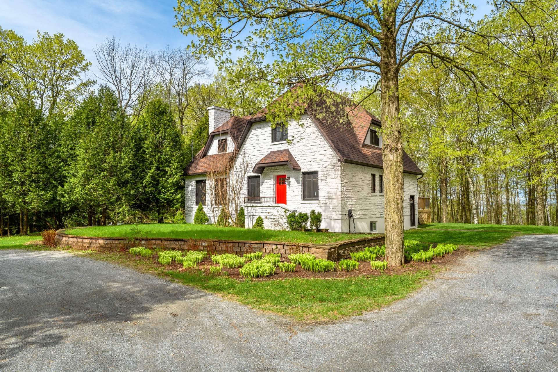 Une jolie maison champêtre à vendre pour 849 000$
