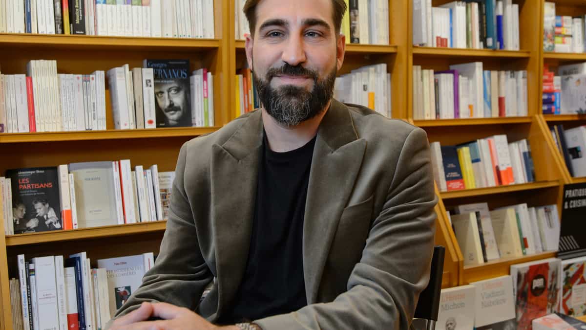 L'écrivain italien Piergiorgio Pulixi présente une nouvelle série qui rend hommage à la littérature policière et aux chats