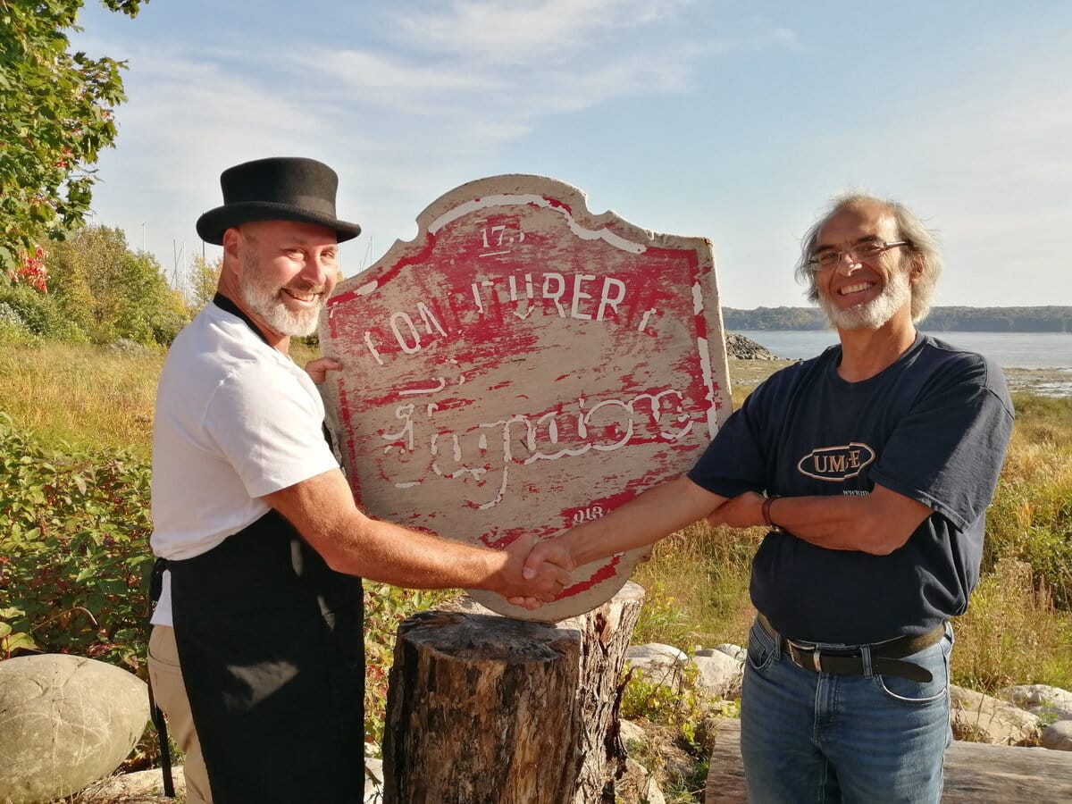 Emport&eacute;e par une temp&ecirc;te: l'enseigne d'un commerce retrouv&eacute;e &agrave; 800 km