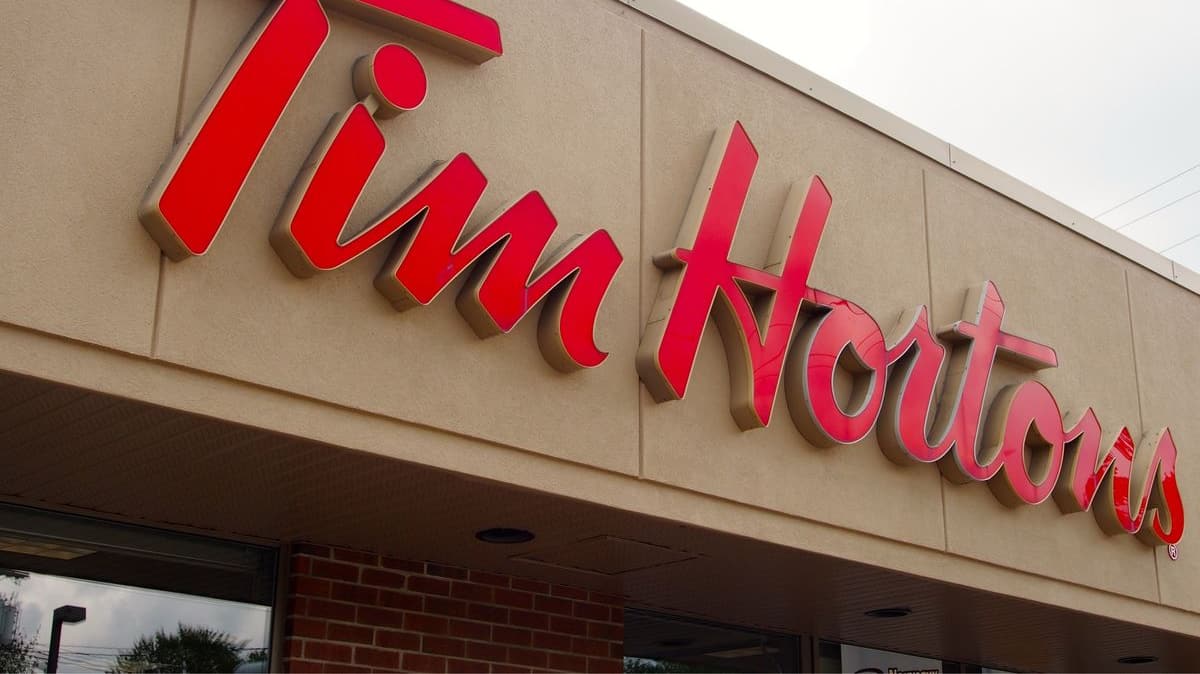 Tim Hortons perd en cour: action collective autorisée pour l’erreur du bateau