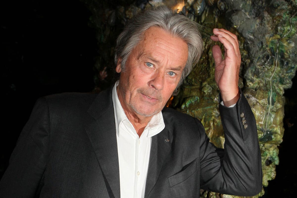 Mort d&rsquo;Alain Delon: l&rsquo;&eacute;motion et les hommages du monde de la culture