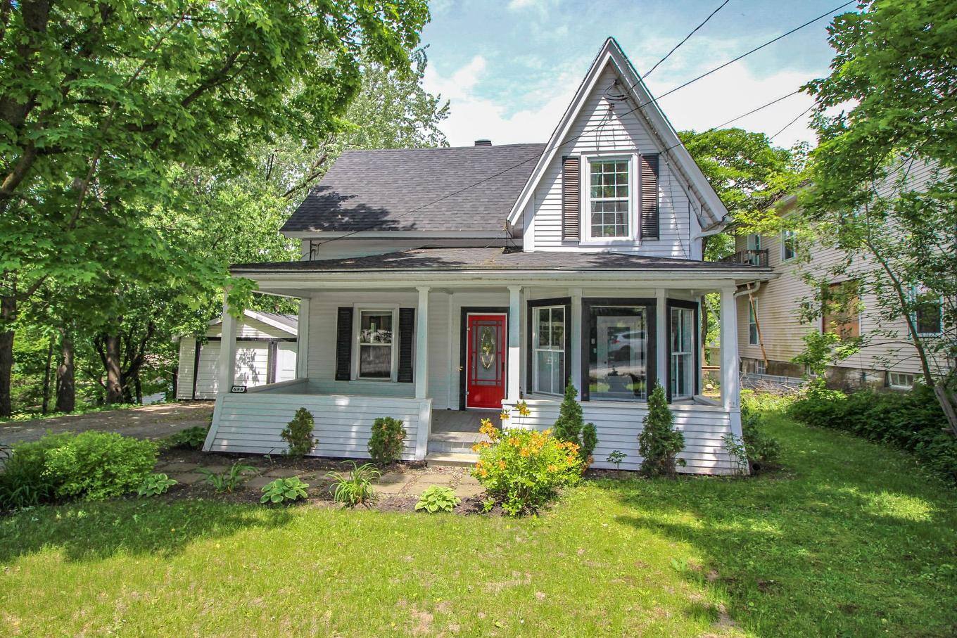 Une maison centenaire à vendre pour 375 000$