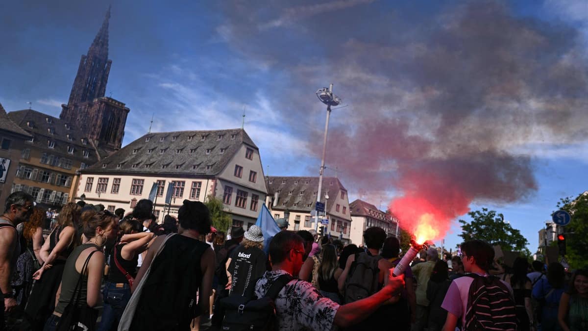 France: le nouveau premier ministre déjà visé par la gauche et l'extrême droite