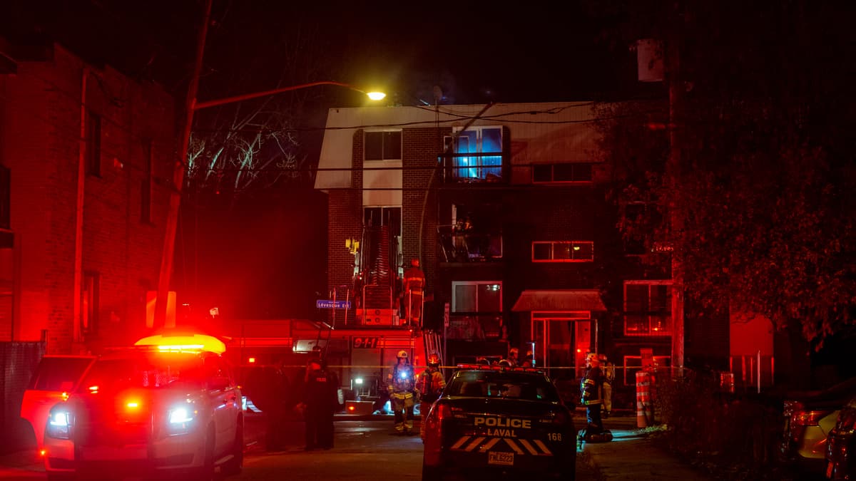 PHOTOS | Un incendie force l’évacuation d’un immeuble résidentiel à Laval