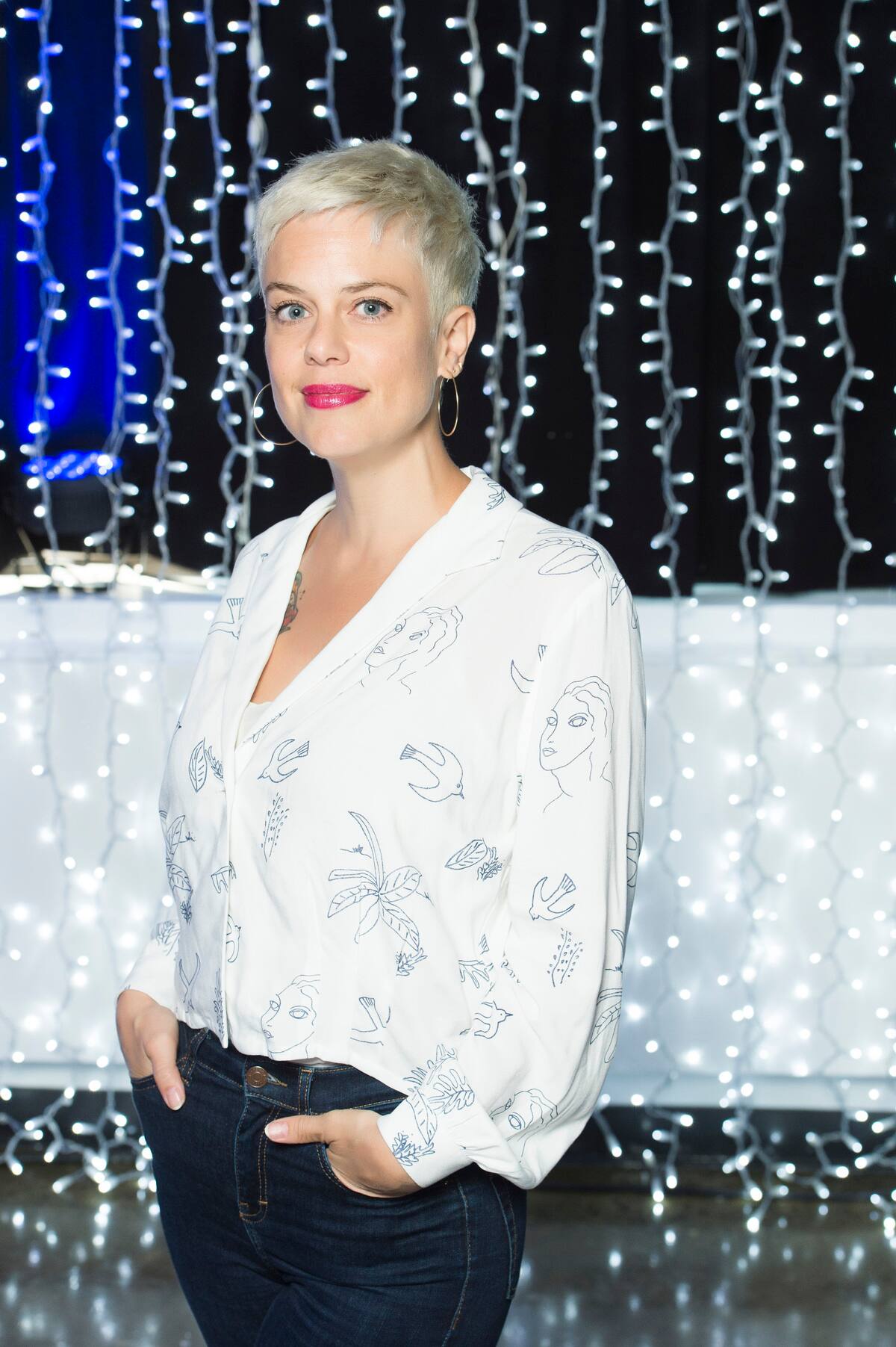 Claudine Prévost a les cheveux longs