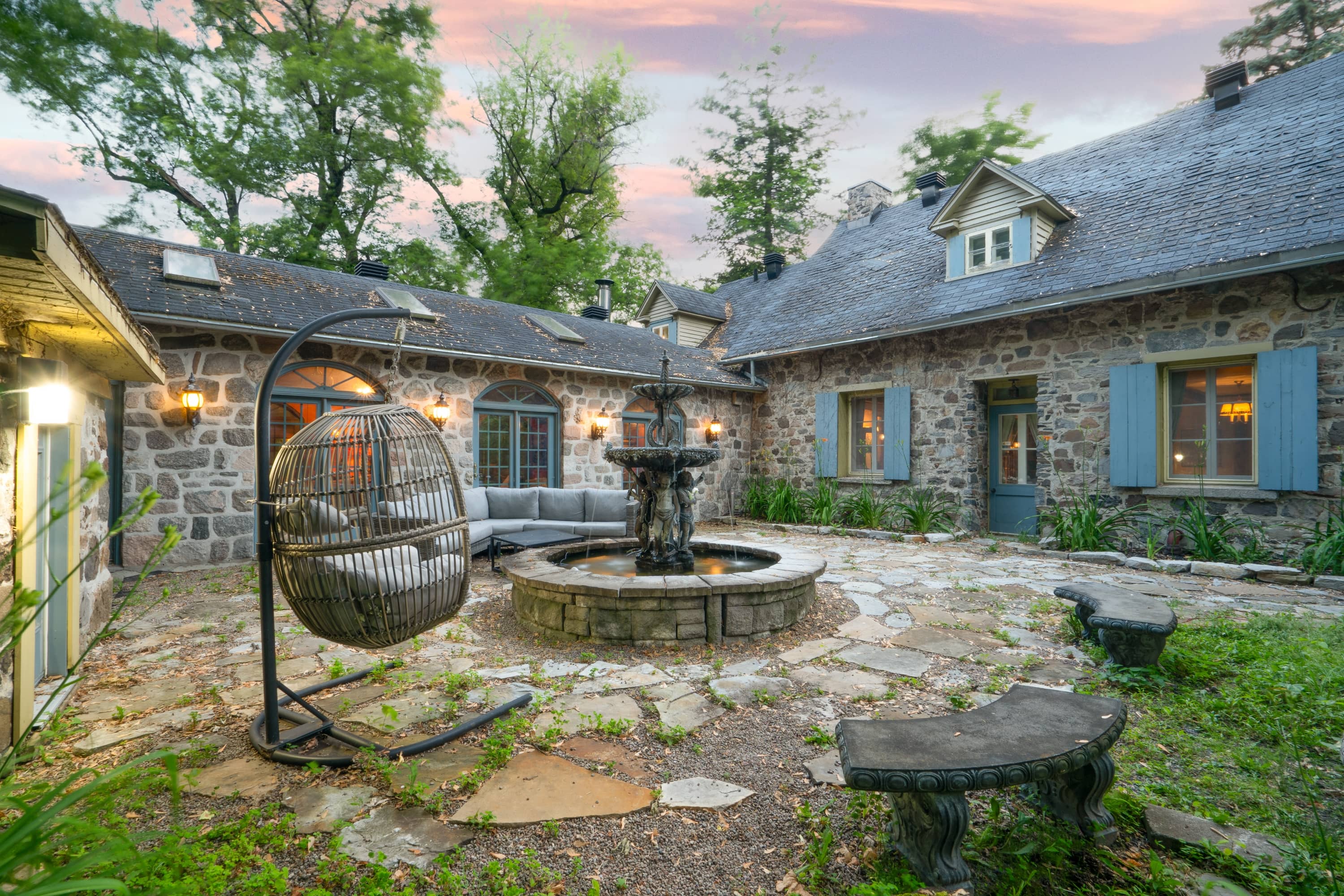 Cette maison ancestrale en pierres est à vendre 