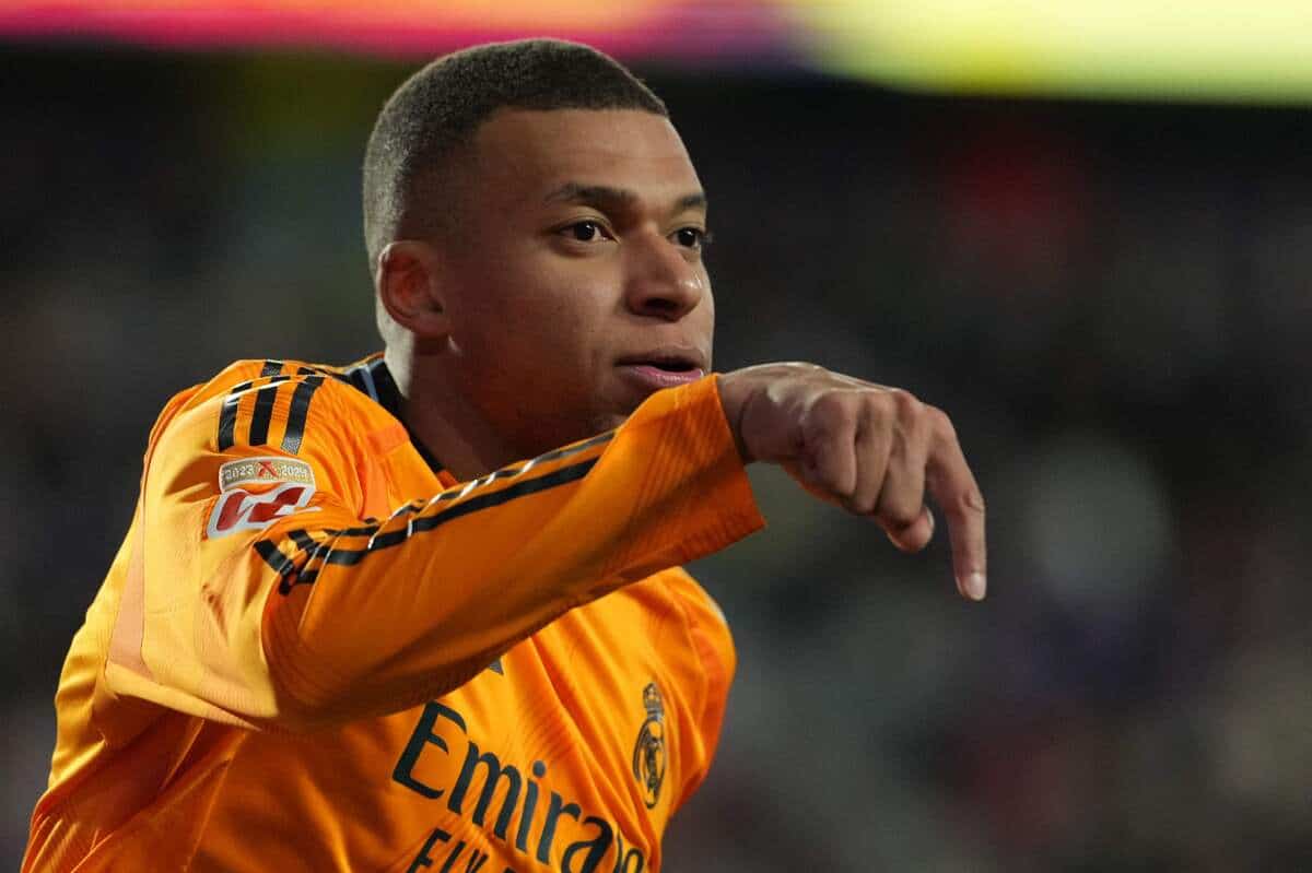 サッカー：Mbappéは彼の最初のハットトリックをレアルマドリードと提供しています