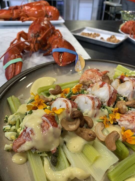 Poireaux vinaigrette et homard de la Gaspésie
