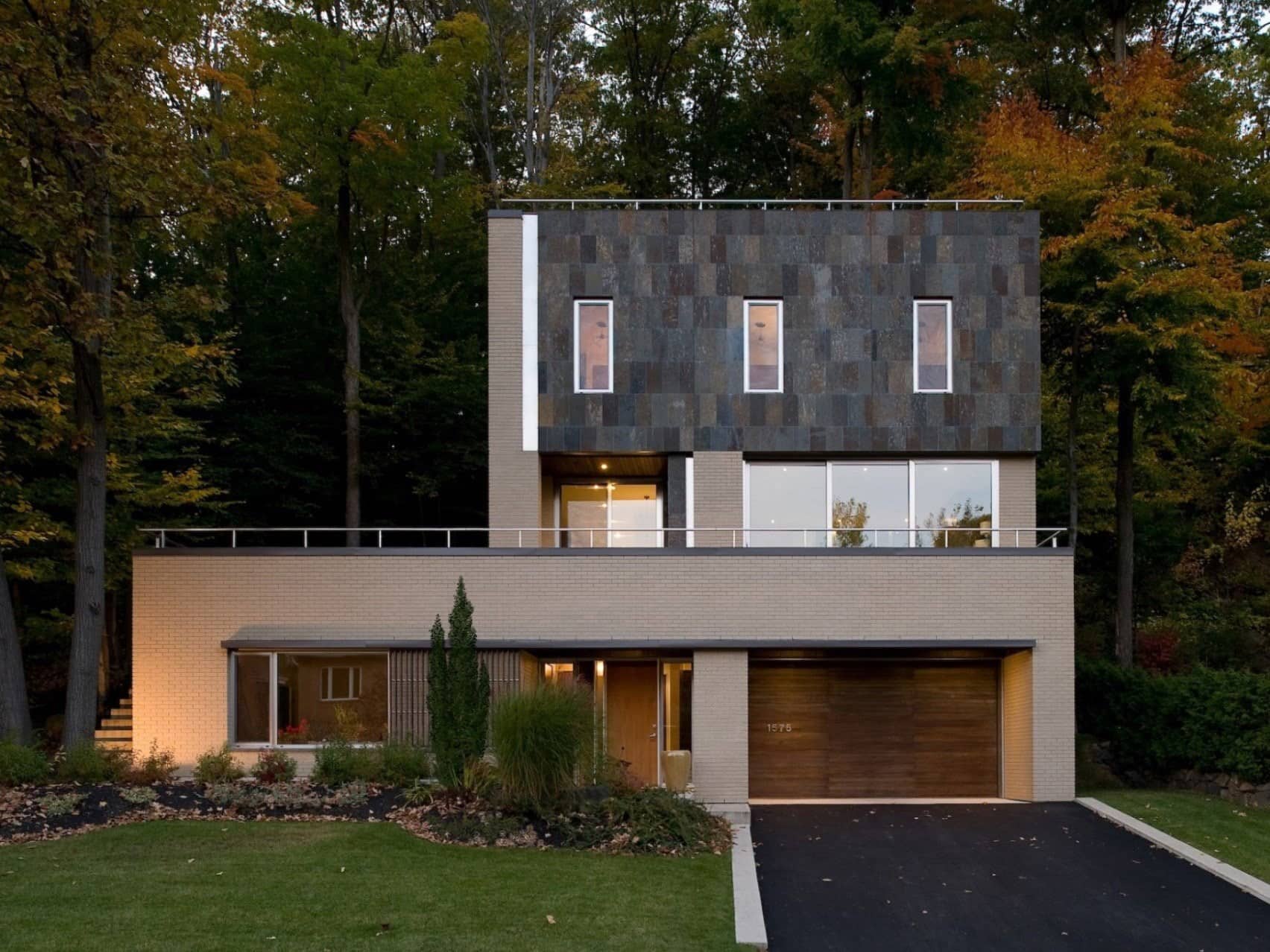 Une maison avec un pont suspendu à 2 985 000$  