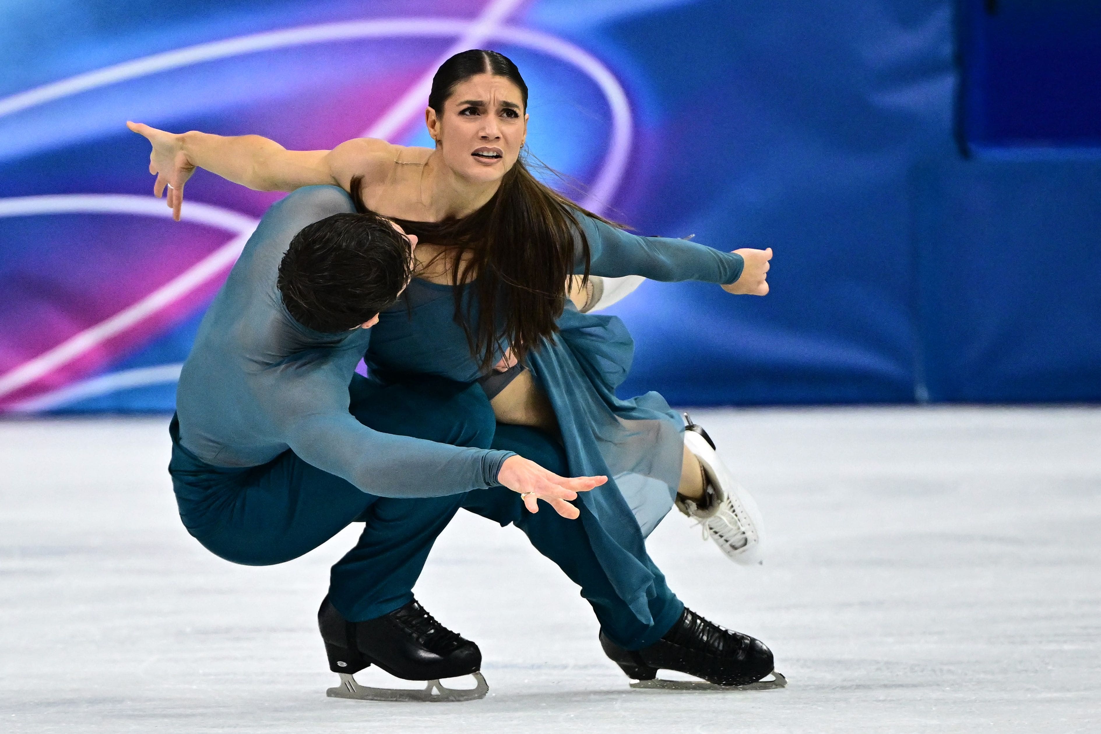 Laurence Fournier Beaudry et Guillaume Cizeron ont fait fi des controverses et sont devenus champions olympiques de danse, mercredi à Milan.