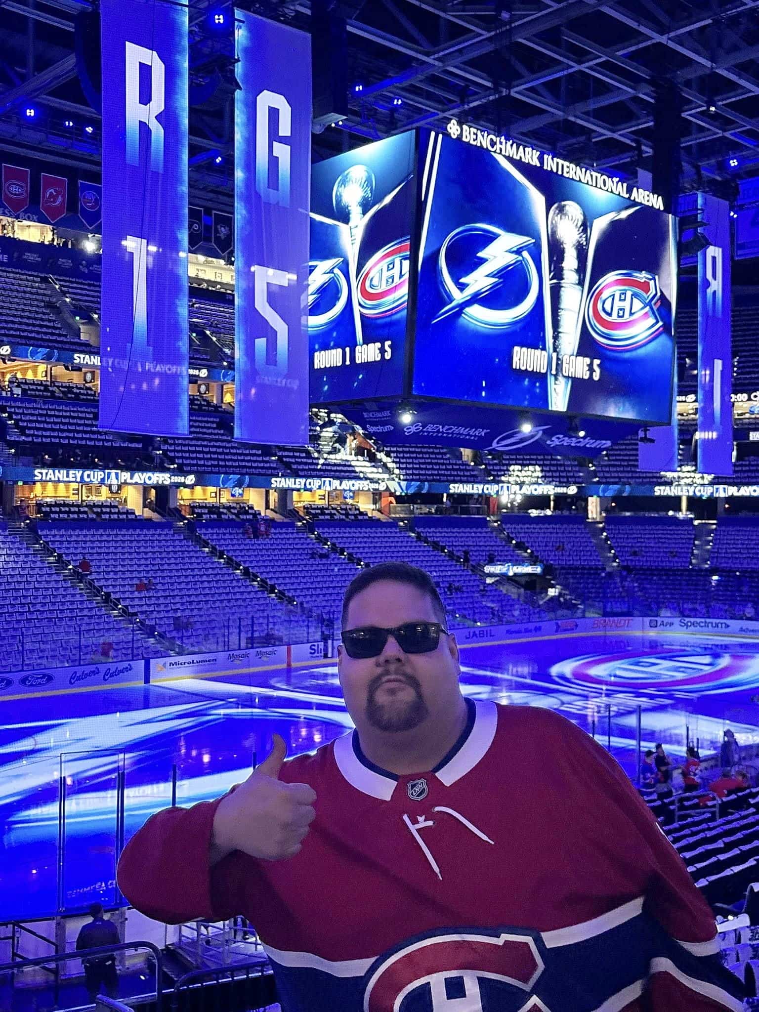 Jean-Philippe Vollant antes da primeira partida que o Canadien ganhou em Tampa.