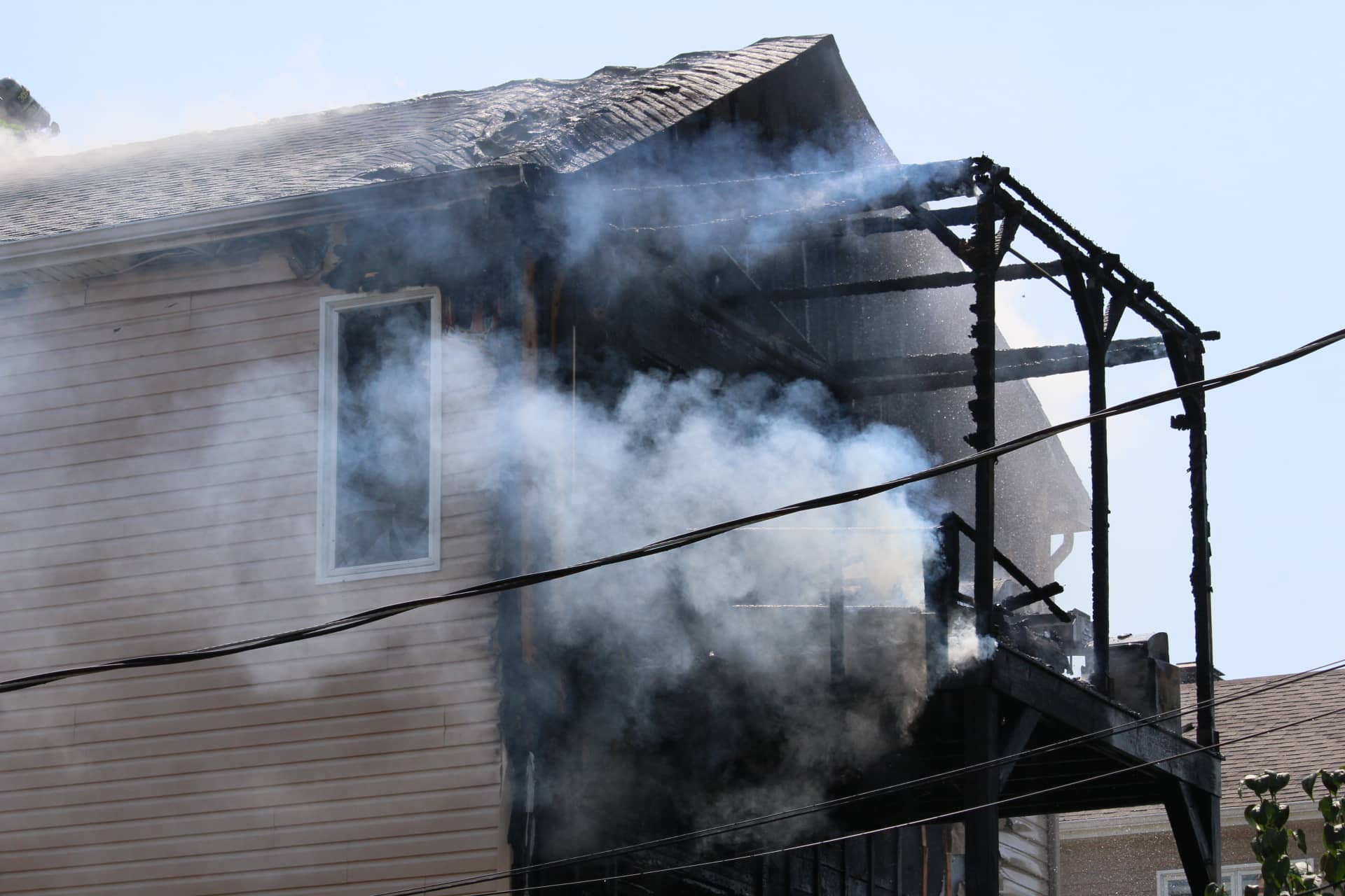 Un incendie ravage un immeuble à condos à Val-Bélair