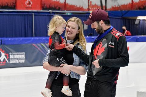 Overwhelmed with emotion, Charles Hamlin greeted the crowd at the Maurice Richard Arena, surrounded by his family, after a gala ceremony honoring his illustrious career.