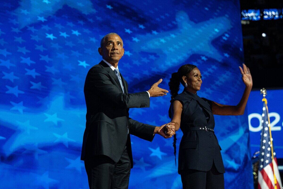 &laquo;Yes, she can!&raquo; Michelle et Barack Obama saluent en Harris &laquo;l'espoir&raquo; retrouv&eacute;