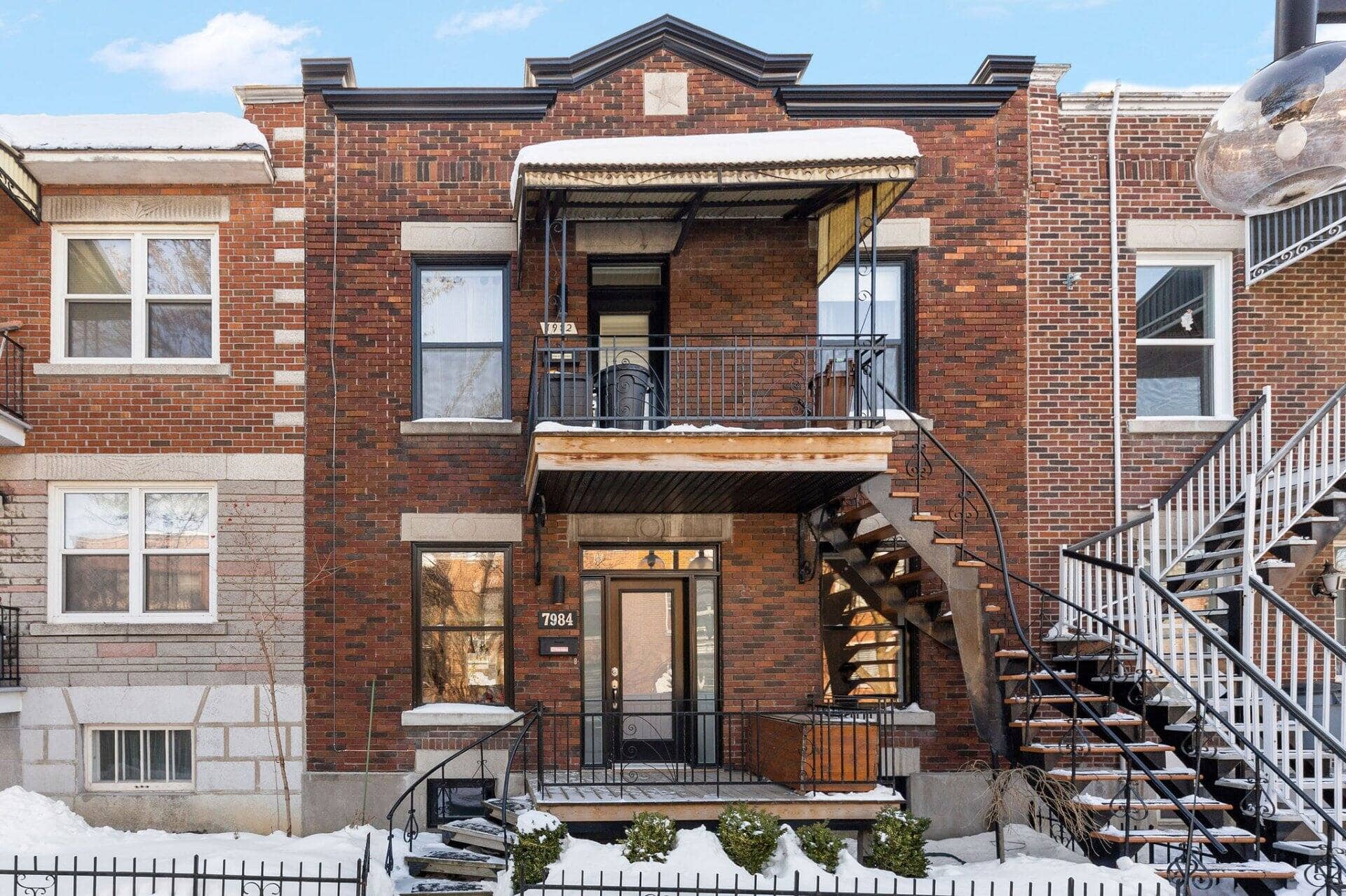 Un condo avec cour et stationnement pour 565 000$