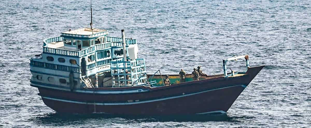 Marinha dos EUA intercepta barco do Irã Marinha dos EUA intercepta barco do Irã