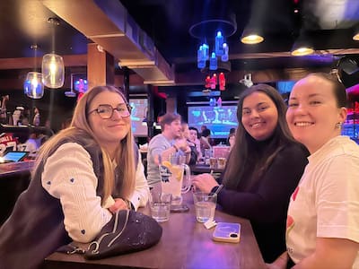 Lilou Giles, Elisa Parthe e Imane Chaled em visita a Montreal.