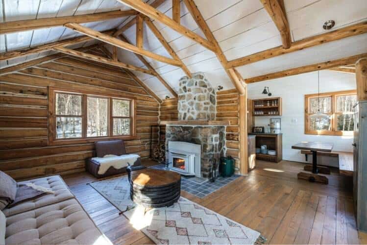 Un chalet au bord de l’eau à Lac-Tremblant-Nord