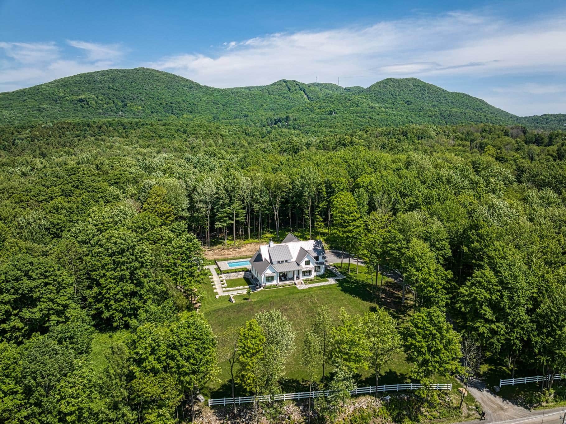 Une spectaculaire maison farmhouse pour 3,85M$