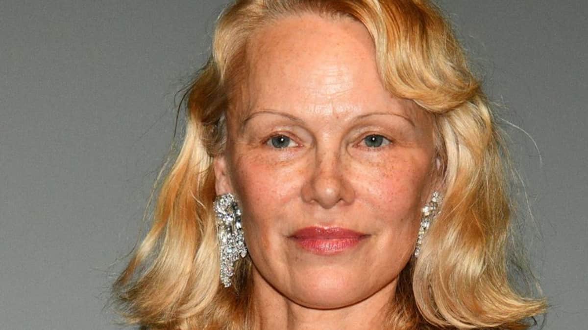 Transformation capillaire: Pamela Anderson ne ressemble plus à cela!