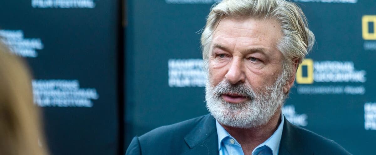 Alec Baldwin tue accidentellement une femme durant un tournage