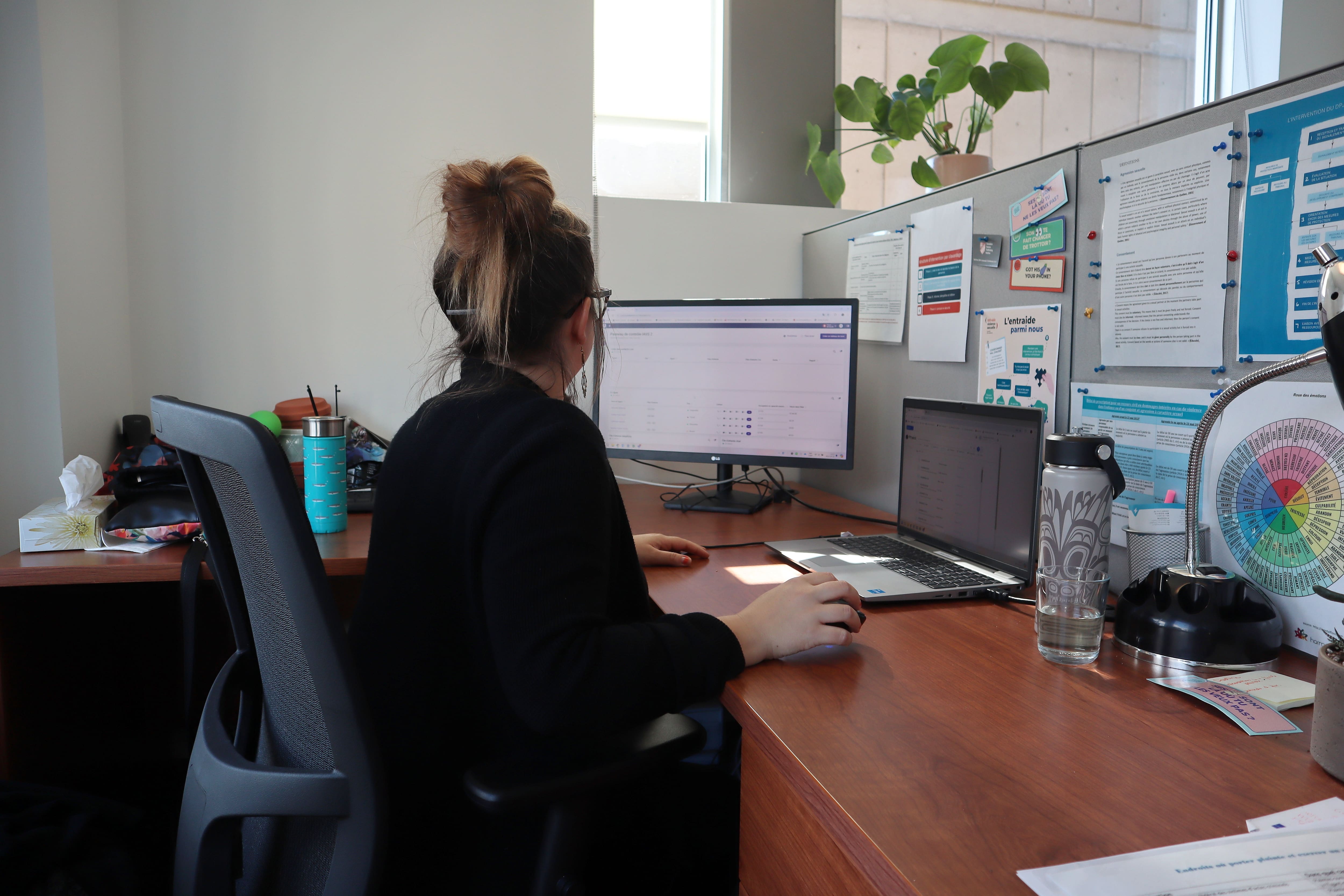 Plus de victimes de violence sexuelle vont chercher de l&rsquo;aide gr&acirc;ce au clavardage avec des intervenants